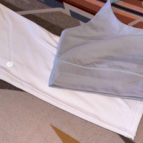 White lululemon leggings with pockets - Picture 3 of 10